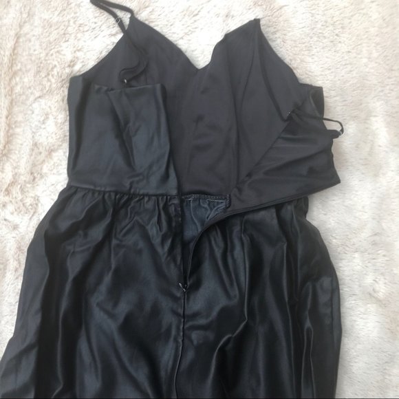 Forever 21 Women’s Faux Leather Dress Size Large - Picture 8 of 8